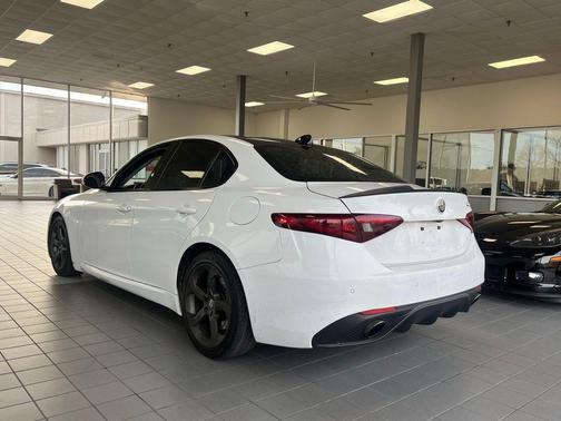 2017 Alfa Romeo Giulia Base