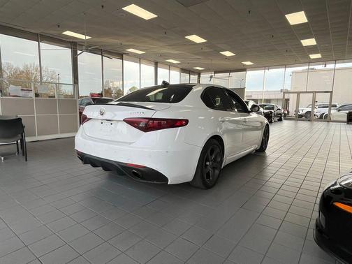2017 Alfa Romeo Giulia Base