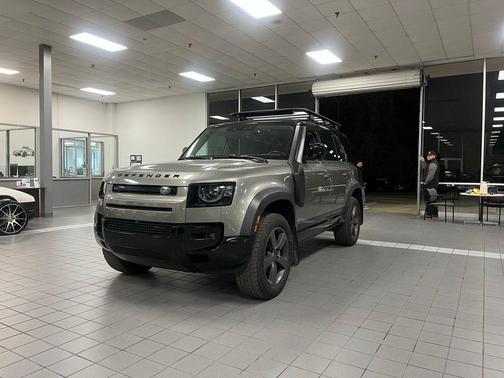 2023 Land Rover Defender 110 X-Dynamic SE