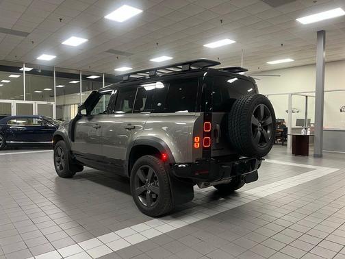 2023 Land Rover Defender 110 X-Dynamic SE