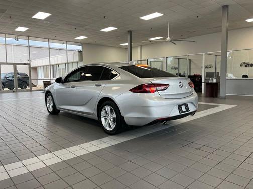 Quicksilver Metallic 2018 Buick Regal Sportback Preferred
