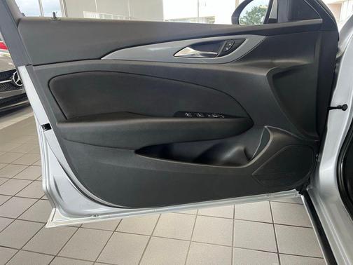 Quicksilver Metallic 2018 Buick Regal Sportback Preferred