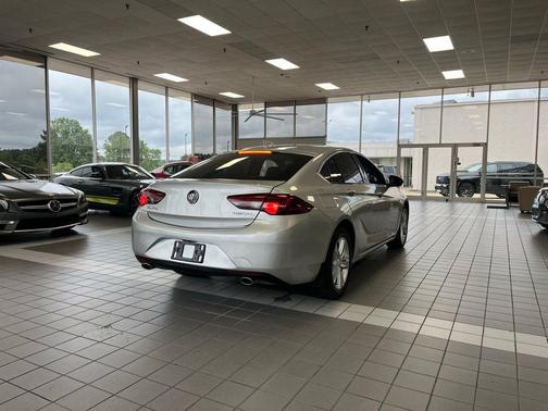 Quicksilver Metallic 2018 Buick Regal Sportback Preferred