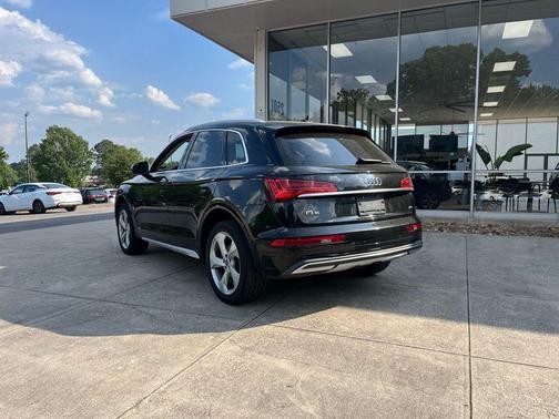 Black Metallic 2021 Audi Q5 45 Premium Plus