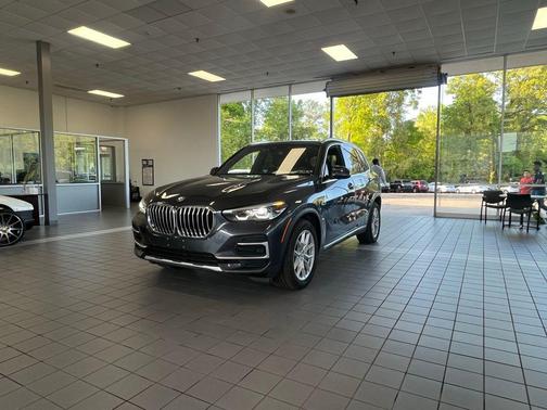 Gray Metallic 2022 BMW X5 PHEV xDrive45e