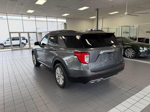 Carbonized Gray Metallic 2022 Ford Explorer XLT