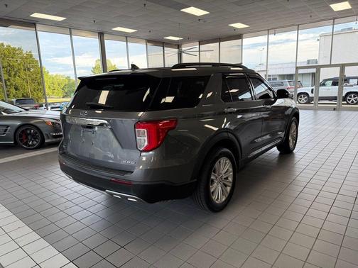 Carbonized Gray Metallic 2022 Ford Explorer XLT