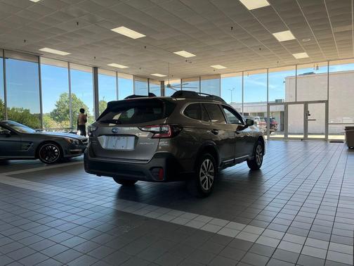 Brilliant Bronze Metallic 2022 Subaru Outback Premium