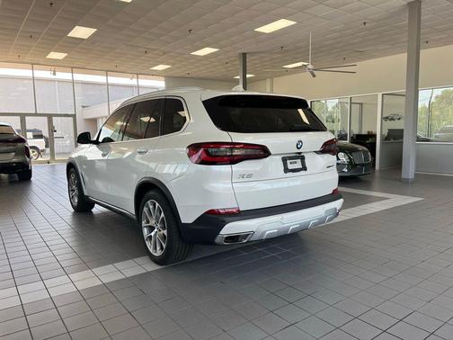 Mineral White Metallic 2020 BMW X5 xDrive40i
