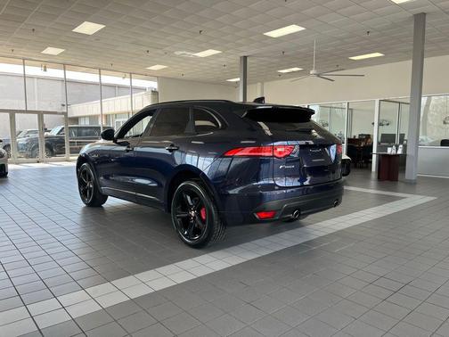 2018 Jaguar F-PACE 30t R-Sport