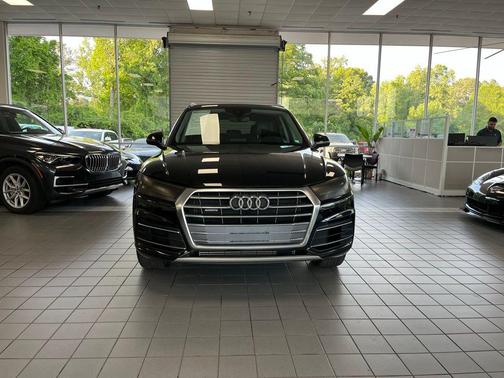 Black Metallic 2019 Audi Q5 2.0T Premium