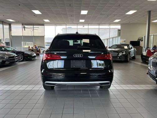 Black Metallic 2019 Audi Q5 2.0T Premium