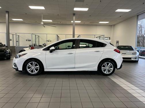 Summit White 2017 Chevrolet Cruze LT