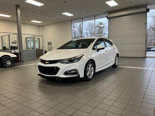 Summit White 2017 Chevrolet Cruze LT