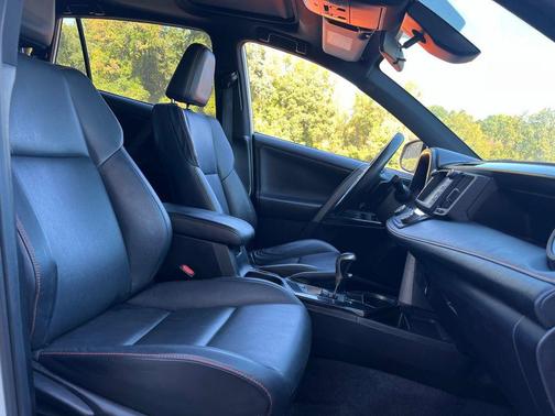 2016 Toyota RAV4 SE