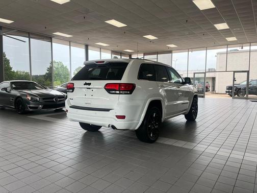 Bright White Clearcoat 2019 Jeep Grand Cherokee Altitude