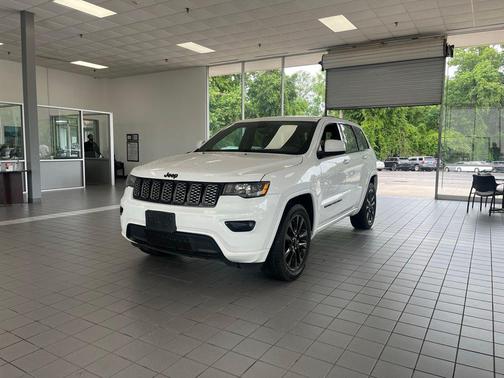 Bright White Clearcoat 2019 Jeep Grand Cherokee Altitude