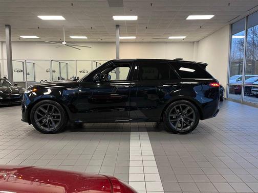 2023 Land Rover Range Rover Sport SE