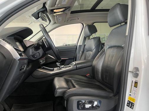 Mineral White Metallic 2020 BMW X7 xDrive40i