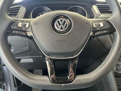 Platinum Gray Metallic 2020 Volkswagen Tiguan 2.0T SE