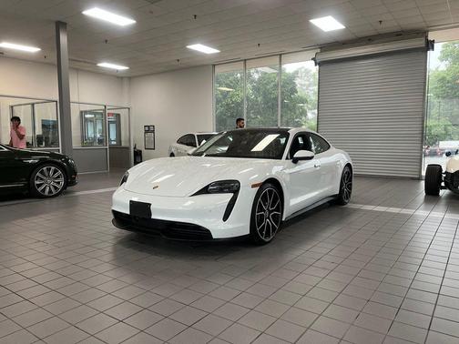 White 2022 Porsche Taycan Base