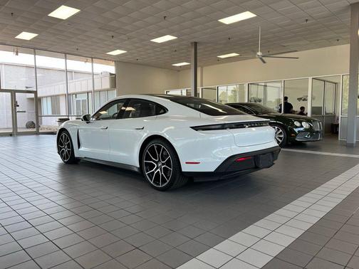 White 2022 Porsche Taycan Base