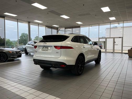 Polaris White 2017 Jaguar F-PACE 35t Prestige
