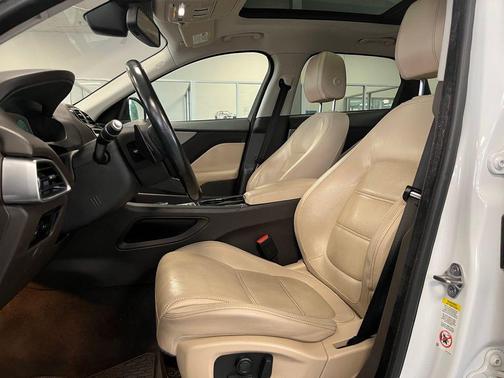 Polaris White 2017 Jaguar F-PACE 35t Prestige