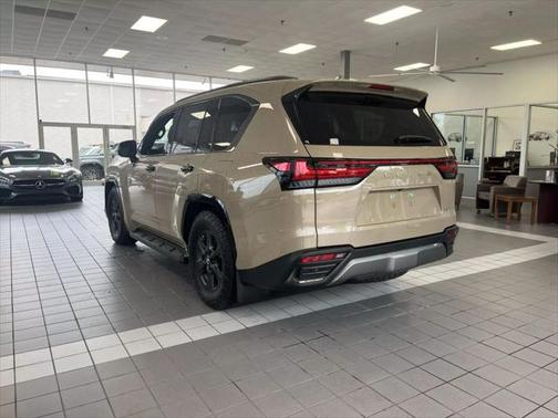 2025 Lexus LX 700h Overtrail