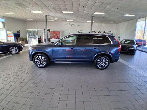 2020 Volvo XC90 T5 Momentum