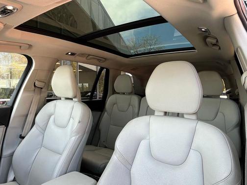 2020 Volvo XC90 T5 Momentum