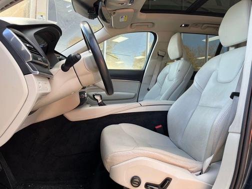 2020 Volvo XC90 T5 Momentum