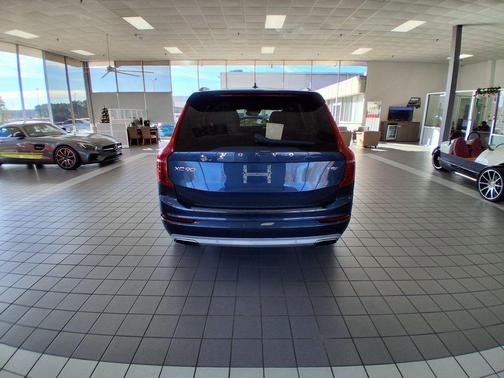 2020 Volvo XC90 T5 Momentum