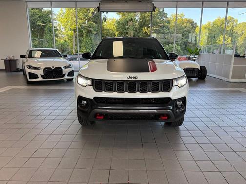 Bright White Clearcoat 2024 Jeep Compass Trailhawk