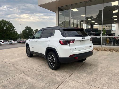 Bright White Clearcoat 2024 Jeep Compass Trailhawk