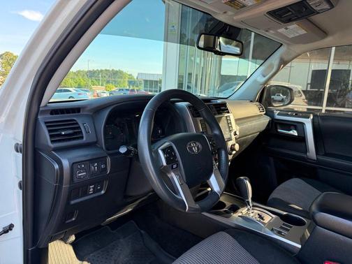 Ice 2023 Toyota 4Runner SR5