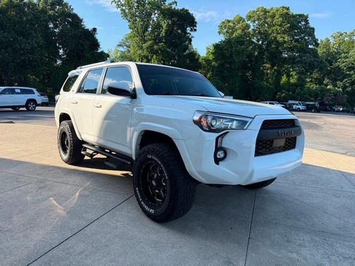 Ice 2023 Toyota 4Runner SR5