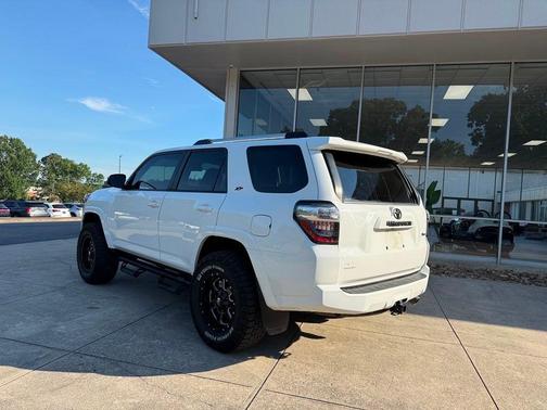 Ice 2023 Toyota 4Runner SR5