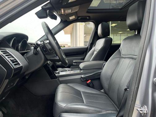 Gray 2020 Land Rover Discovery SE