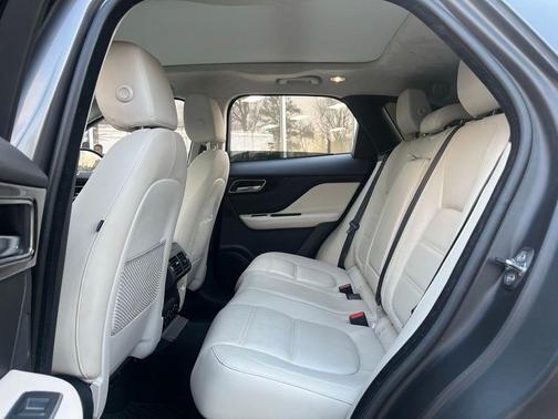 2019 Jaguar F-PACE 30t Prestige