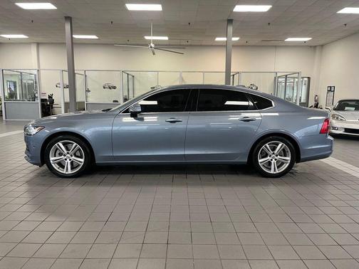 2018 Volvo S90 T5 Momentum