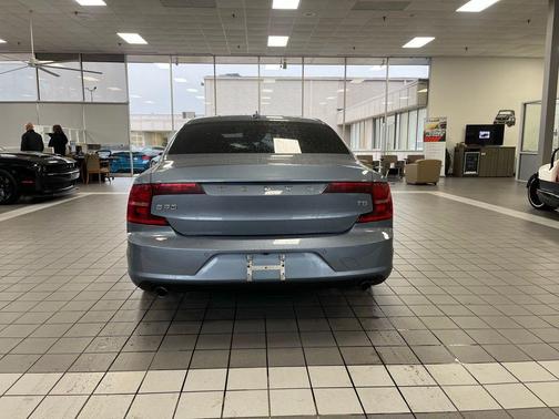 2018 Volvo S90 T5 Momentum