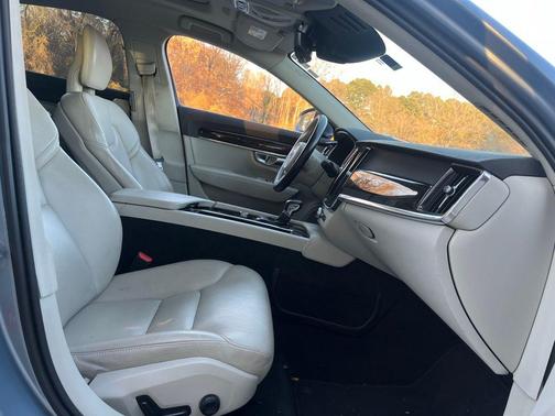 2018 Volvo S90 T5 Momentum