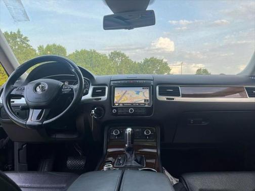 2016 Volkswagen Touareg VR6 Lux