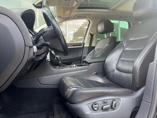 2016 Volkswagen Touareg VR6 Lux