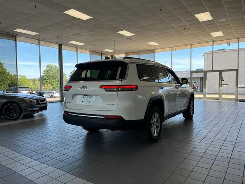Bright White Clearcoat 2023 Jeep Grand Cherokee L Limited