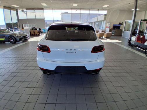 2016 Porsche Macan S