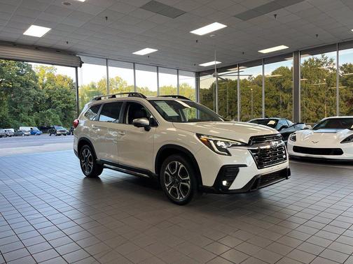 Crystal White Pearl 2023 Subaru Ascent Limited 7-Passenger