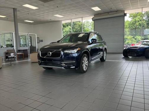 2016 Volvo XC90 T6 Momentum
