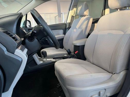 Satin White Pearl 2015 Subaru Forester 2.5i Premium